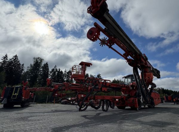 Sandvik DT1132i Underground Rock Drill Sandvik DT1132i Underground Rock Drill