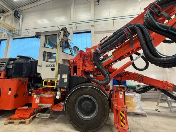 Sandvik DT923i Underground Rock Drill Sandvik DT923i Underground Rock Drill