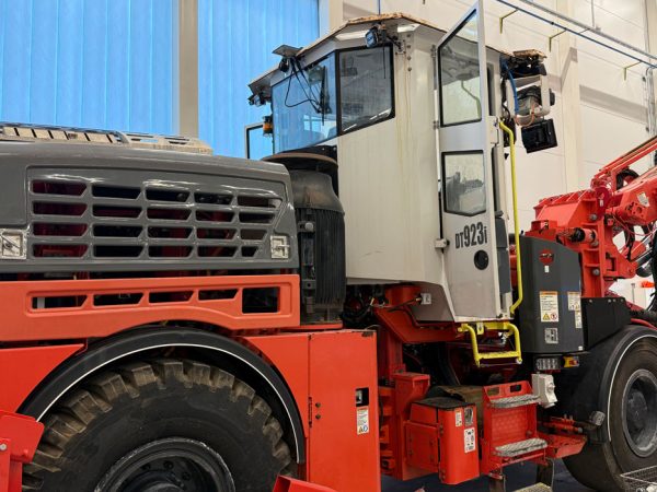 Sandvik DT923i Underground Rock Drill Sandvik DT923i Underground Rock Drill