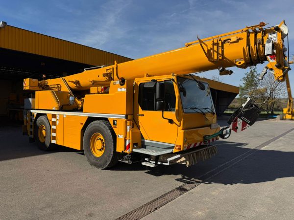 Liebherr LTM1030-2.1 Mobile Crane