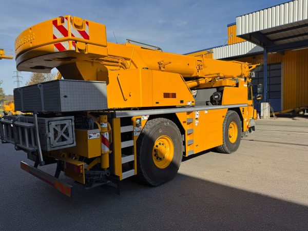 Liebherr LTM1030-2.1 Mobile Crane