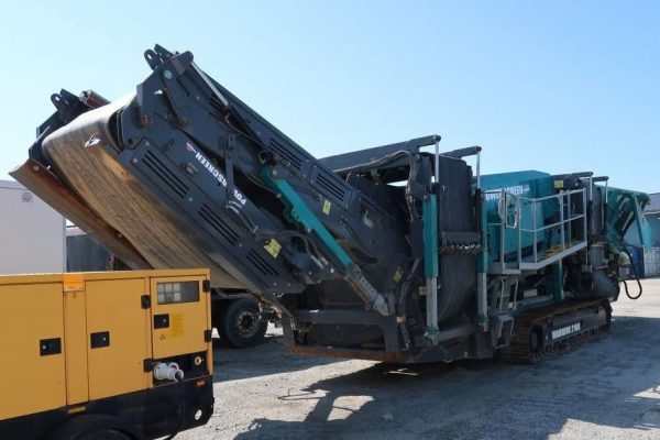 Powerscreen Warrior 2100 Triple Shaft Scalping Screen Powerscreen Warrior 2100 Triple Shaft Scalping Screen