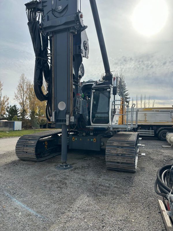 Bauer BG45V Rotary Piling Rig Bauer BG45V Rotary Piling Rig