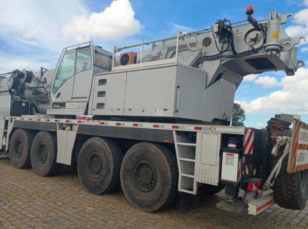 Grove GMK 5250 Mobile Crane