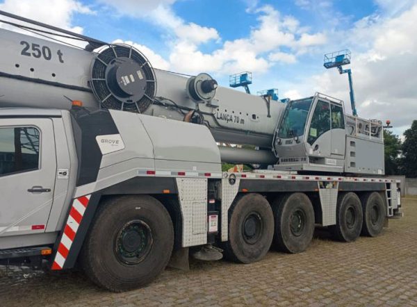 Grove GMK 5250 Mobile Crane