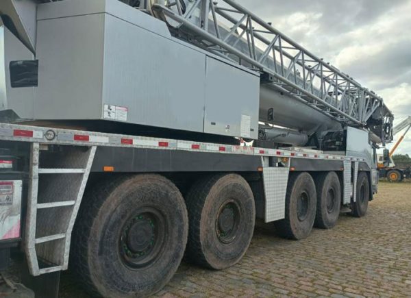 Grove GMK 5250 Mobile Crane