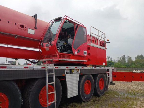 Grove GMK 5250 Mobile Crane Grove GMK 5250 Mobile Crane