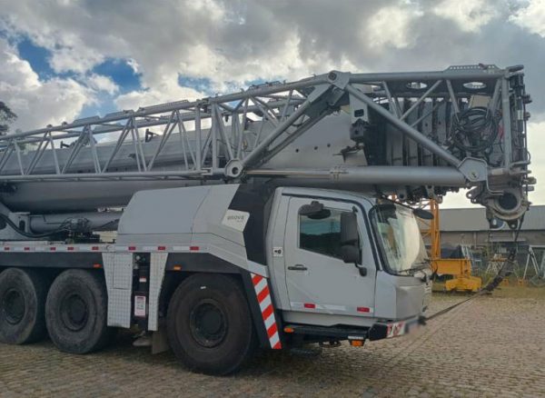 Grove GMK 5250 Mobile Crane