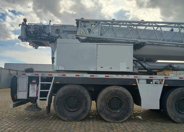 Grove GMK 5250 Mobile Crane