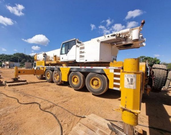 Liebherr LTM 1220 Mobile Crane Liebherr LTM 1220 Mobile Crane