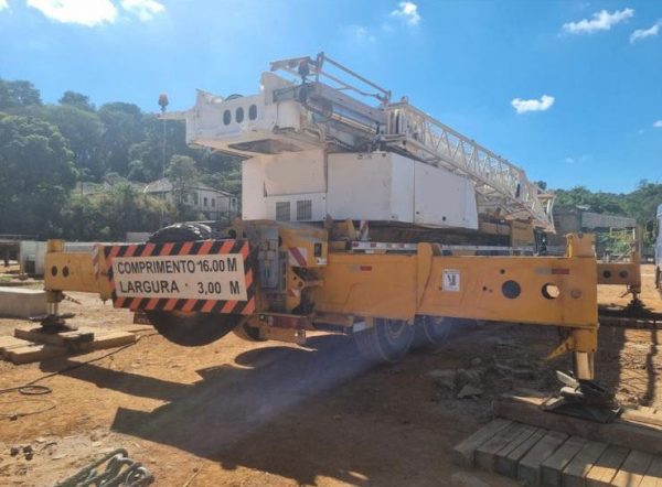 Liebherr LTM 1220 Mobile Crane Liebherr LTM 1220 Mobile Crane